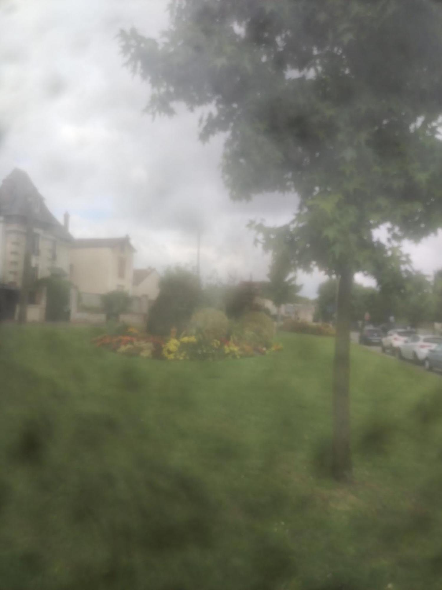 Loue Studio Propre !, Endroit Tres Calme, A 5 Minutes Gare Mantes La Jolie, Exterior photo